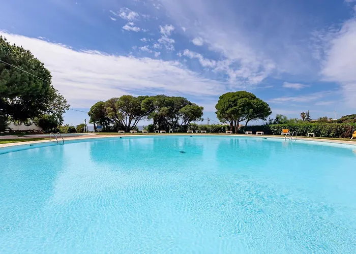 Apartment With 2 Bedrooms, 2M To The Beach