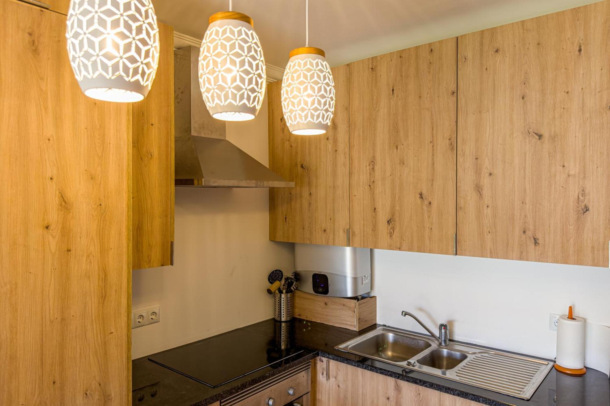 With 2 Bedrooms, 2m To The