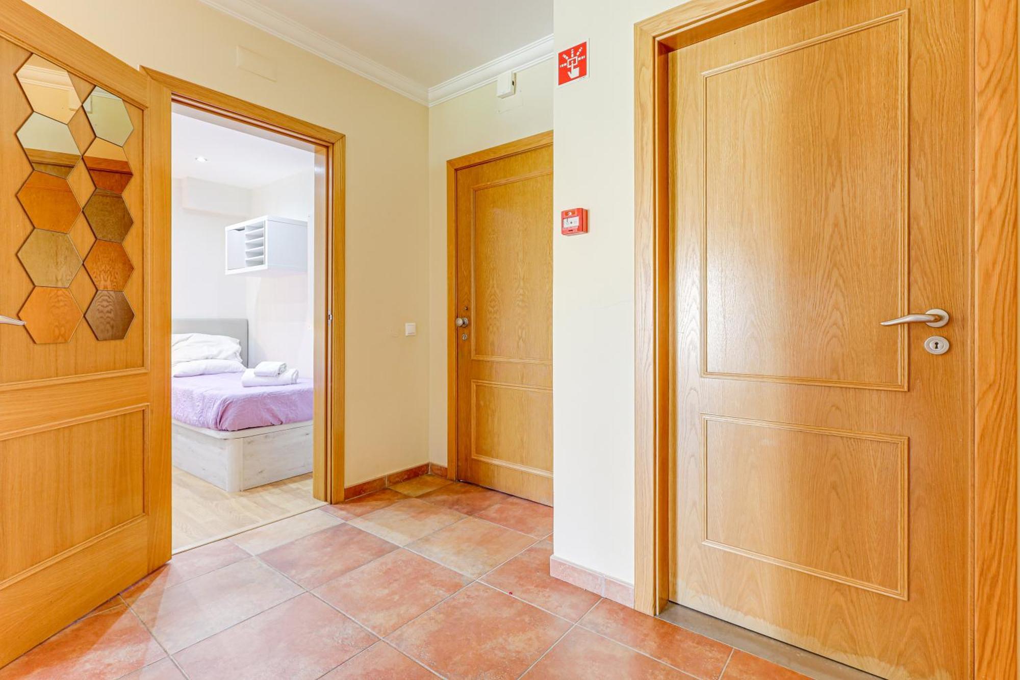 Apartment With 2 Bedrooms, 2m To The Armacao de Pera