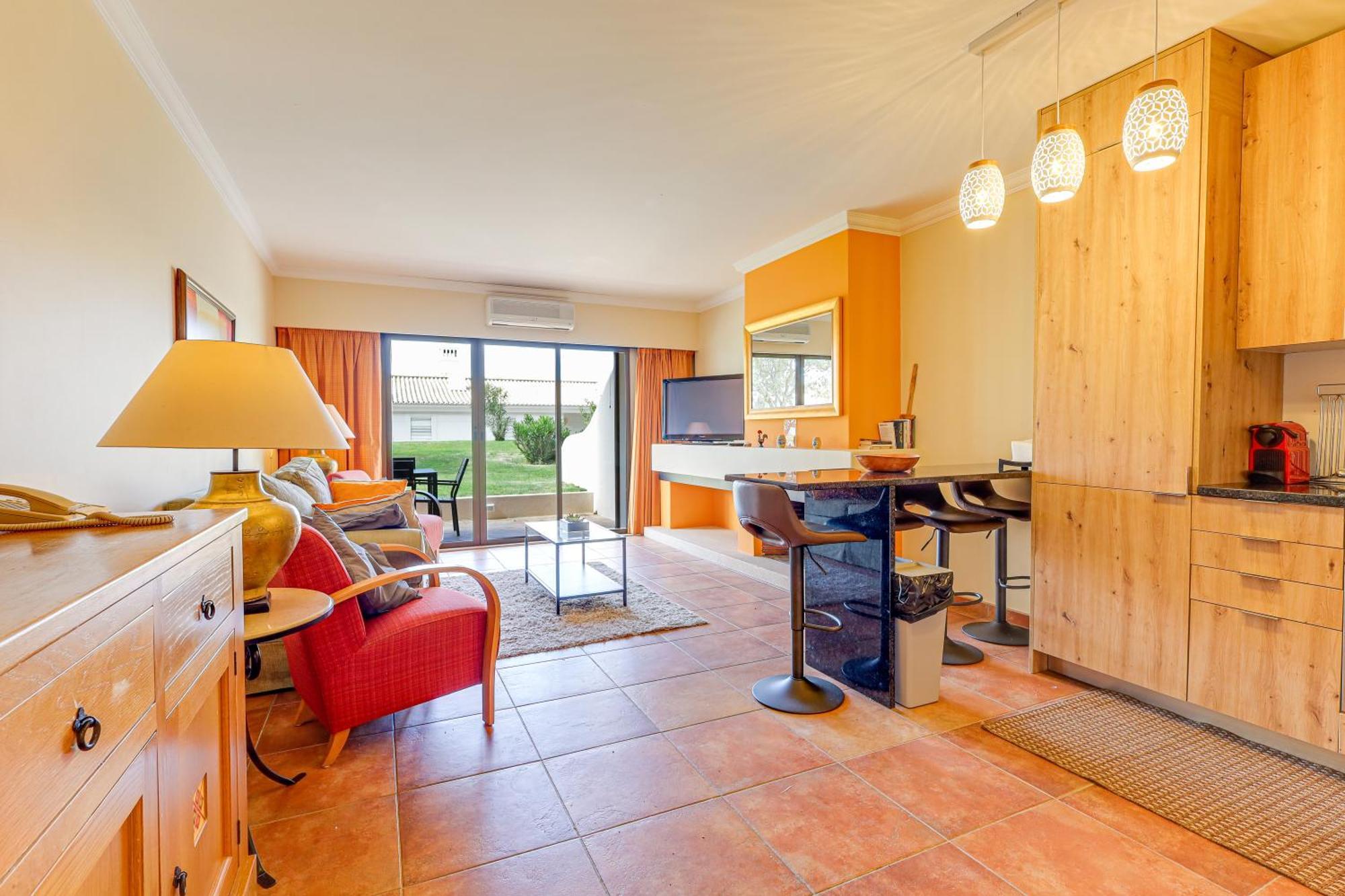 With 2 Bedrooms, 2m To The