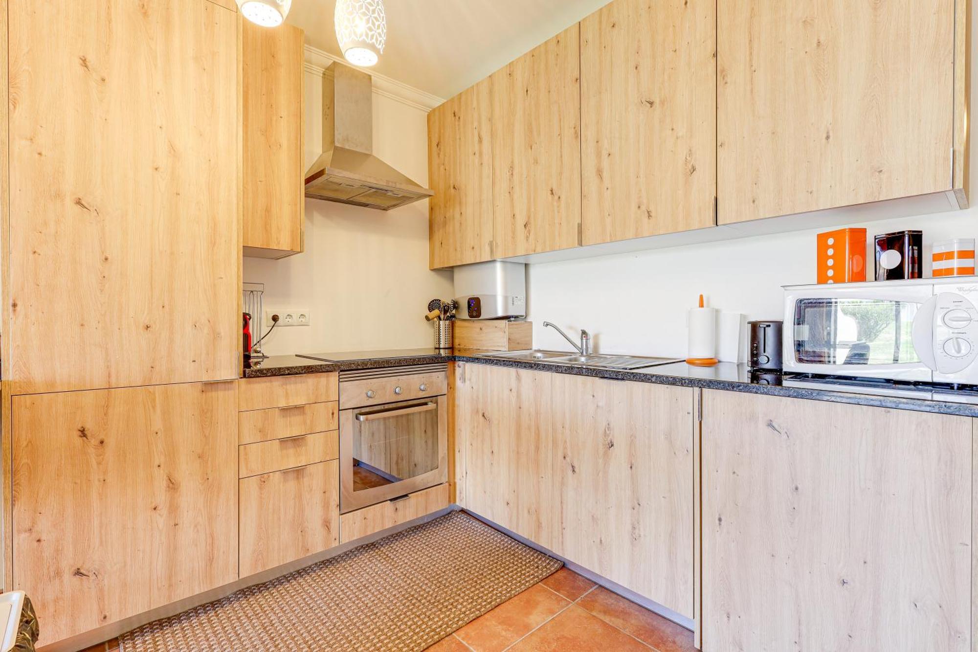 Apartment With 2 Bedrooms, 2m To The *