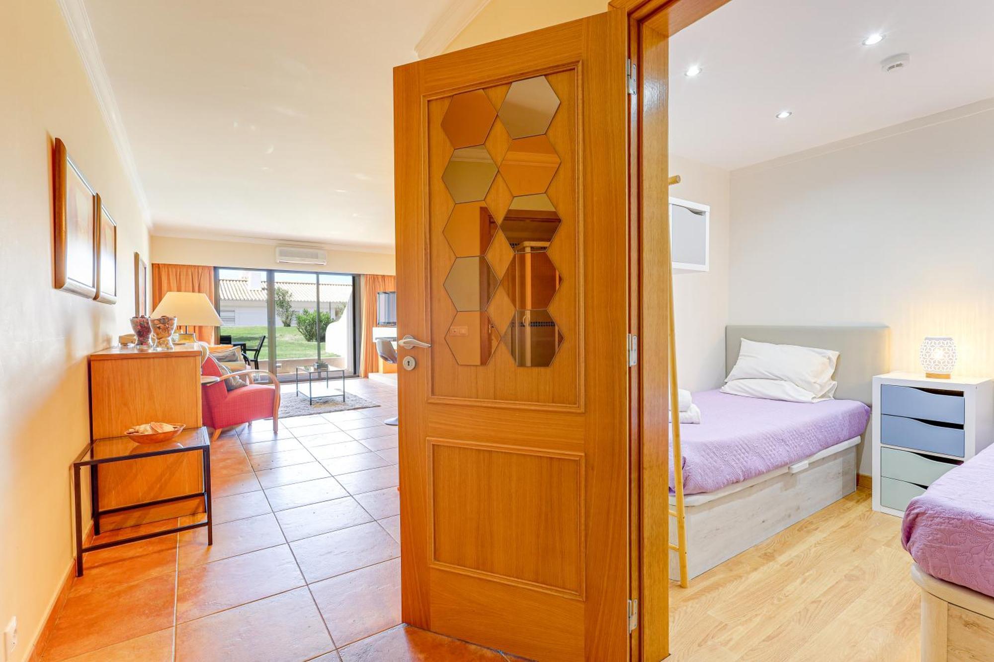 With 2 Bedrooms, 2m To The