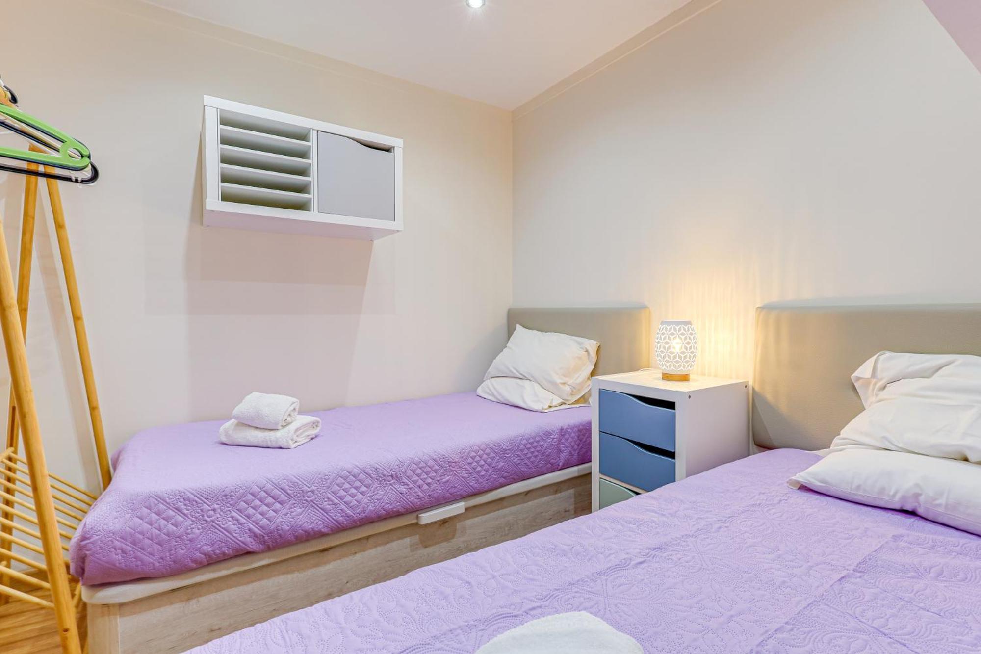 Apartment With 2 Bedrooms, 2m To The *