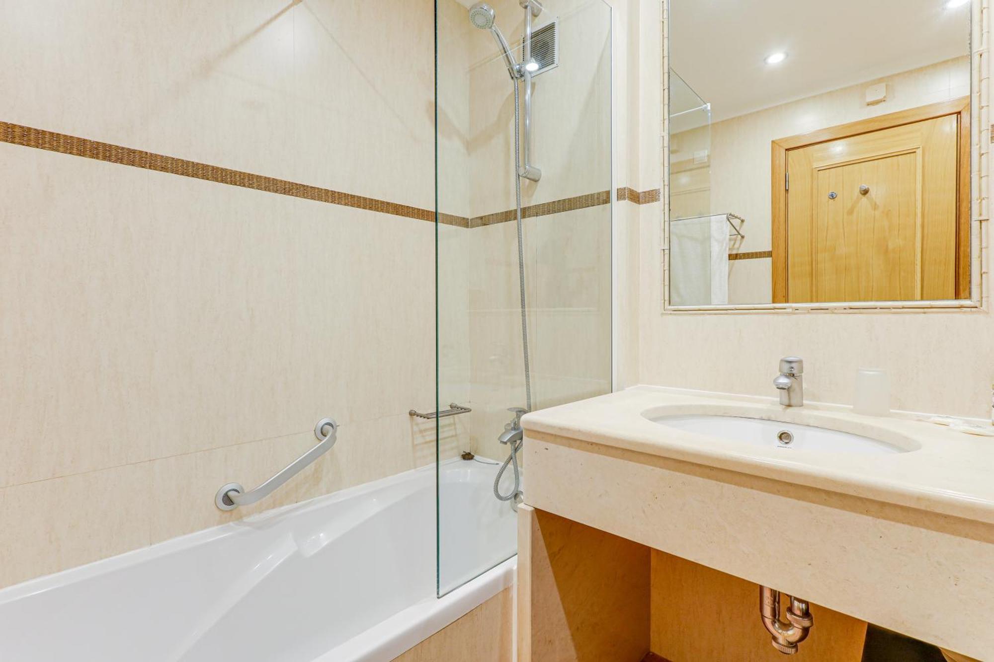Apartment With 2 Bedrooms, 2m To The