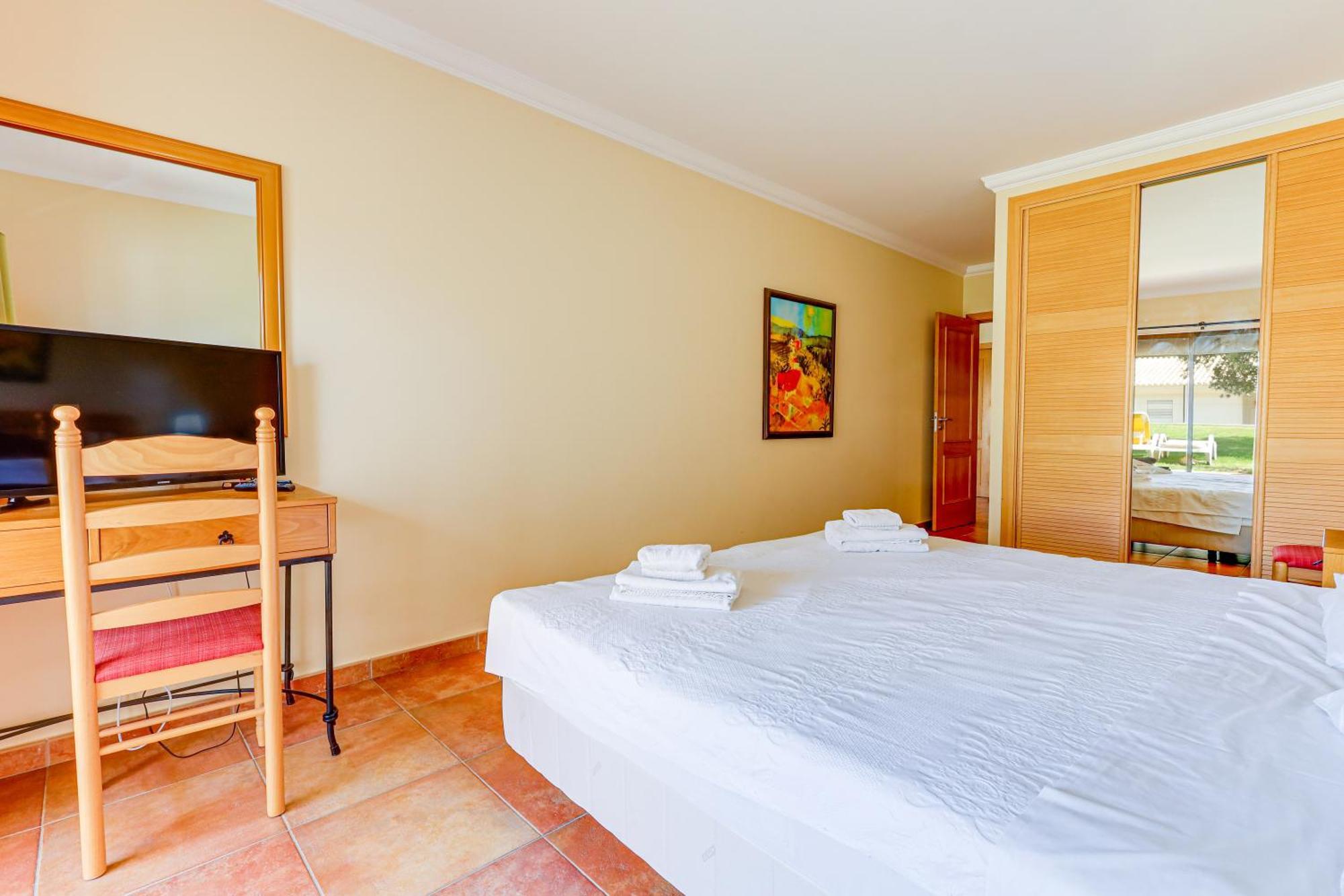 Apartment With 2 Bedrooms, 2m To The