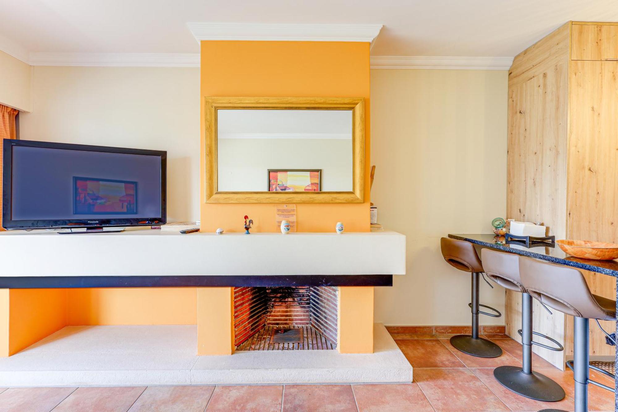 Apartment With 2 Bedrooms, 2m To The *