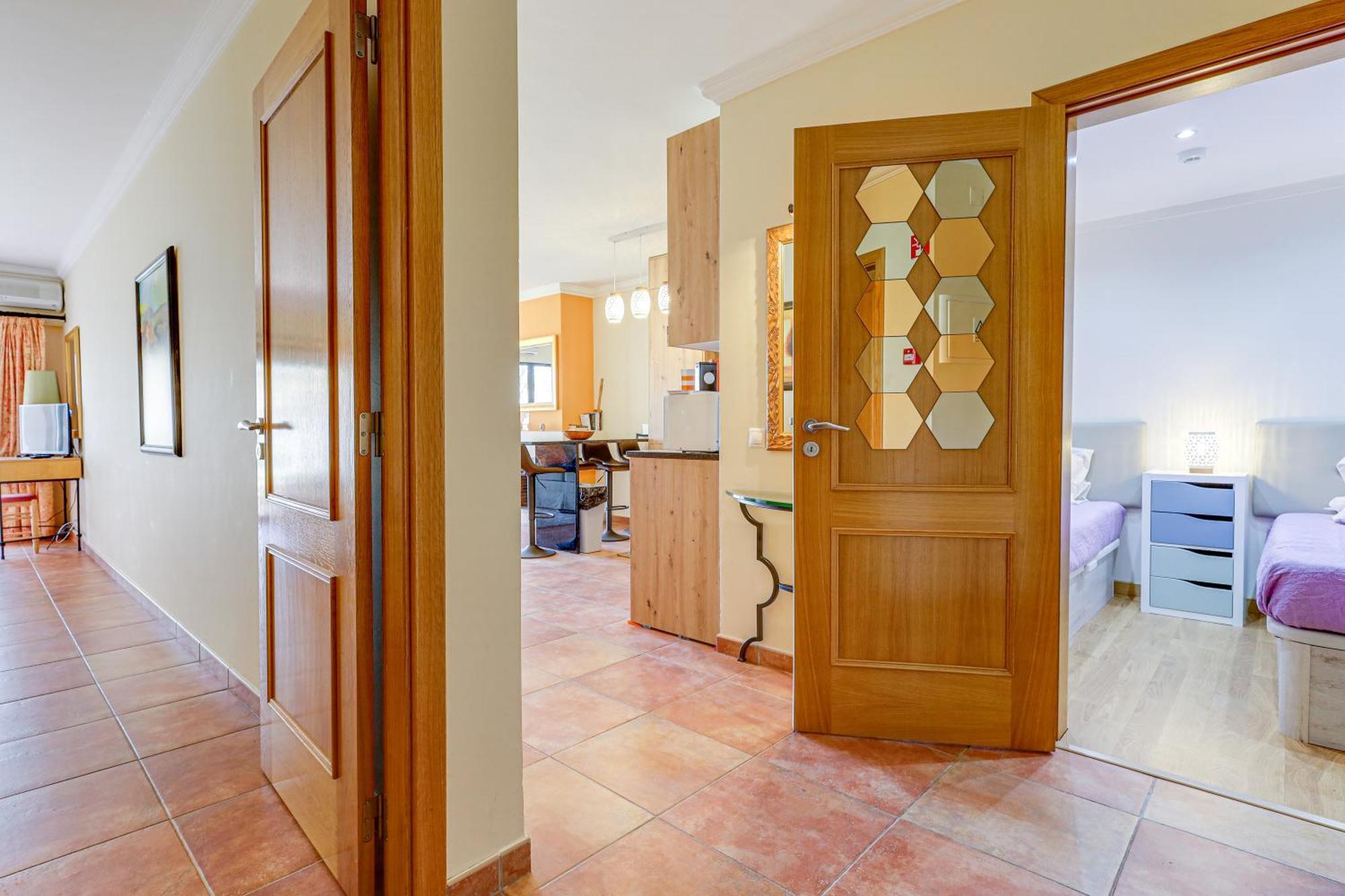 Apartment With 2 Bedrooms, 2m To The Armacao de Pera