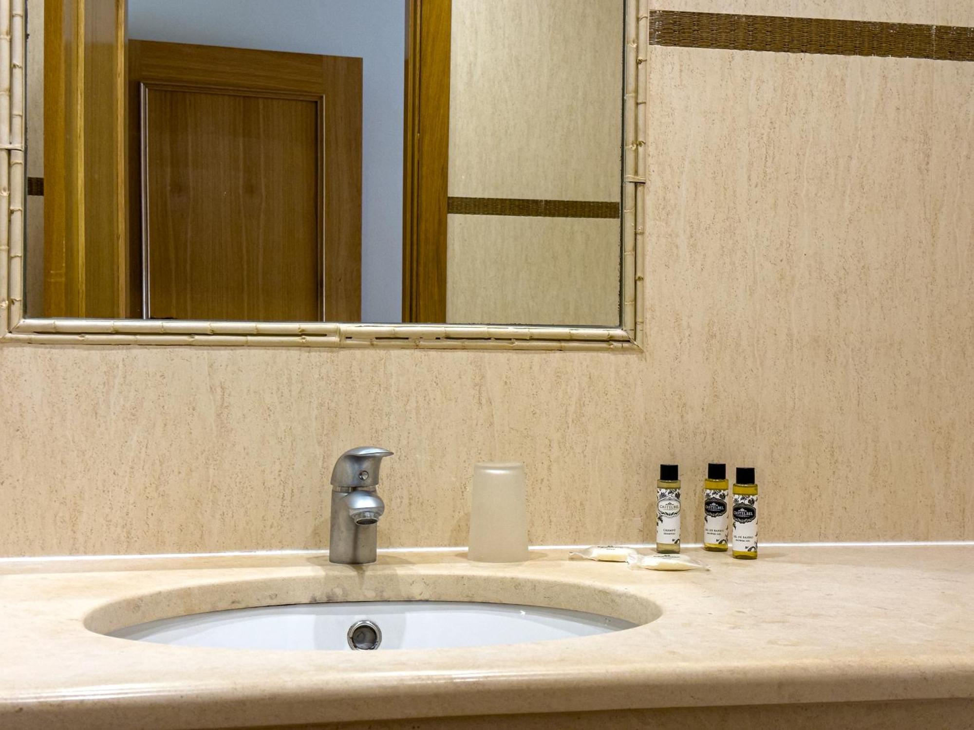 Apartment With 2 Bedrooms, 2m To The