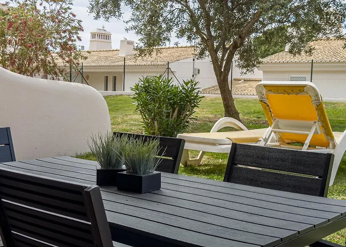 Apartment With 2 Bedrooms, 2M To The Beach