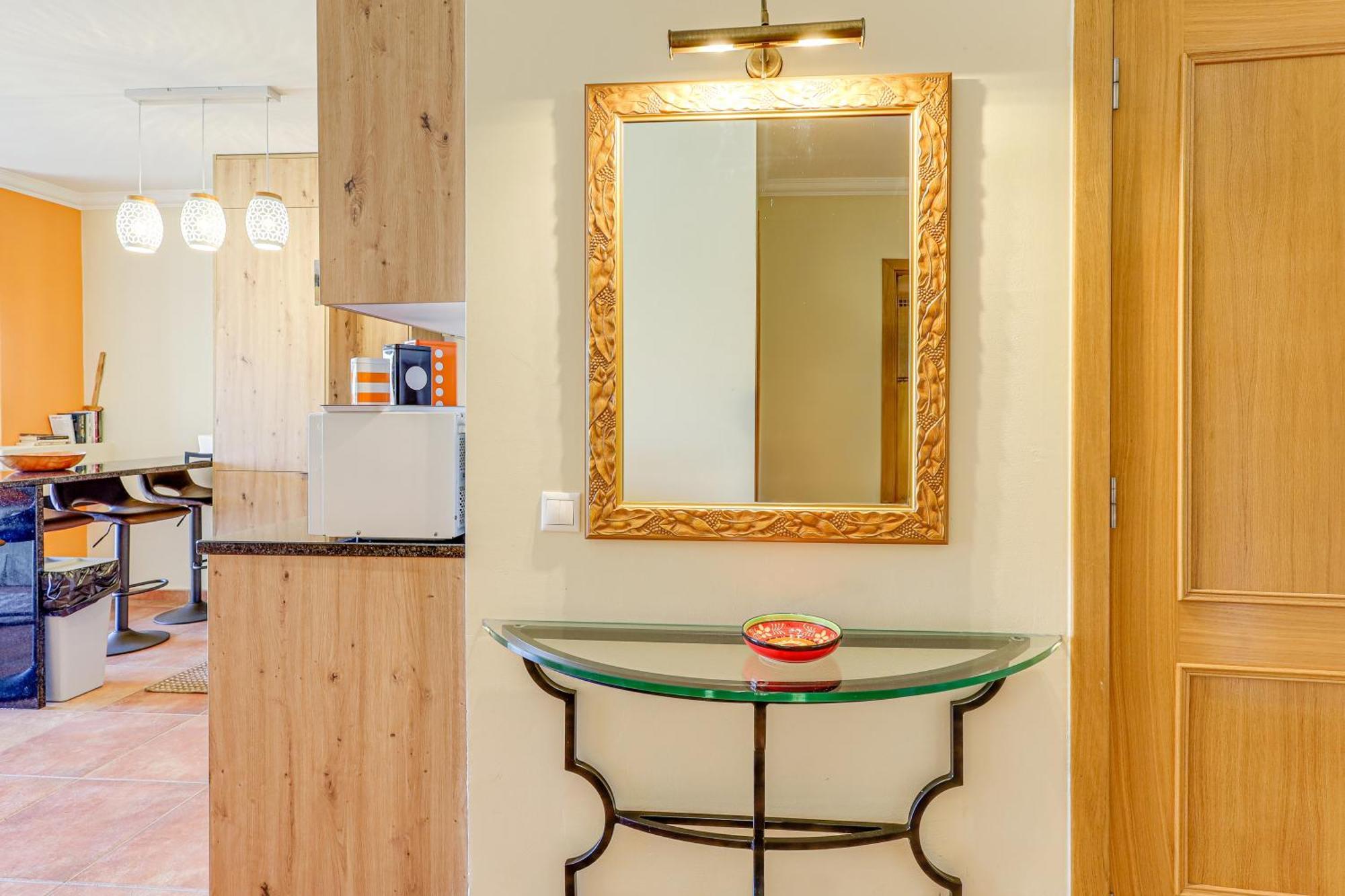 Appartamento With 2 Bedrooms, 2m To The *