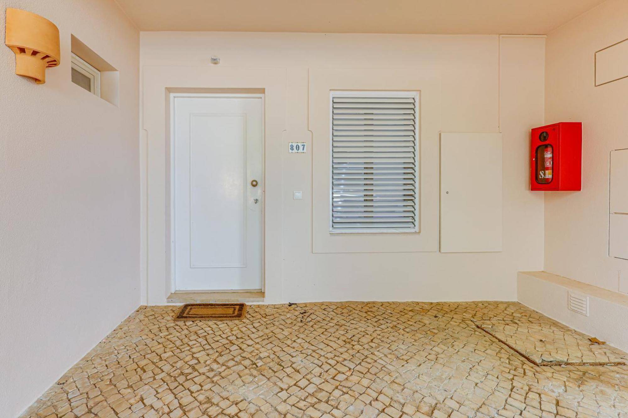 With 2 Bedrooms, 2m To The